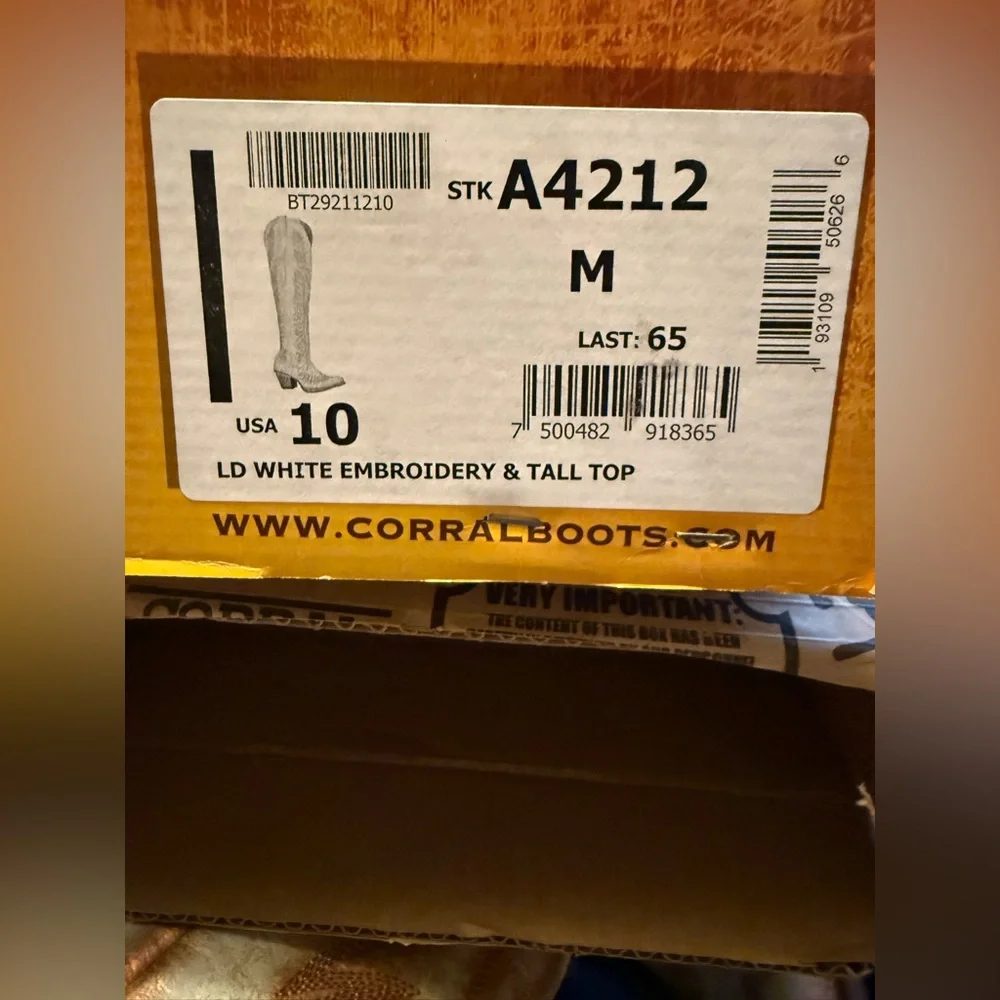 New with Tags in Box Womens 10 Corral White & Gold Embroidered Tall Western Boot - Picture 9 of 11